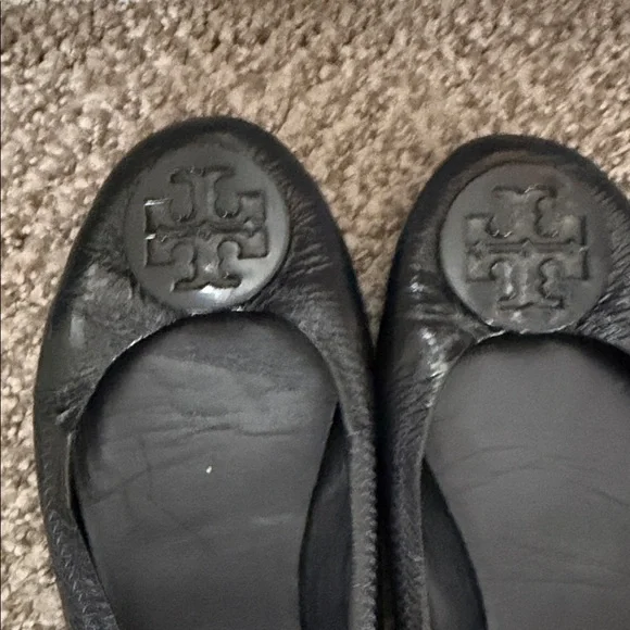 Tory Burch patent Leather Women's Ballet Flats with Logo Medallion - Picture 2 of 5